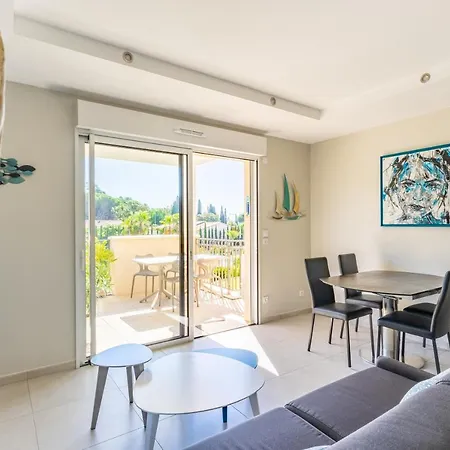 Alcazar Apartment *